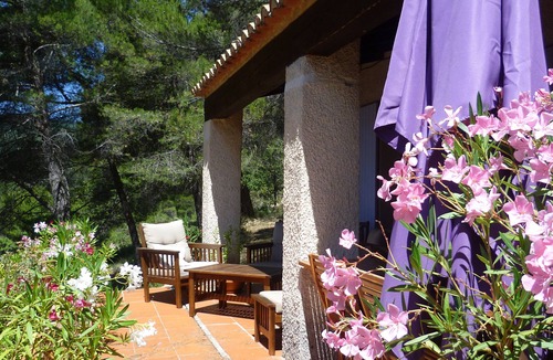 Vitrolles-en-Luberon House | Quiet holiday villa with swimming pool and superb view in the Luberon