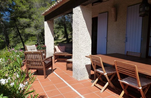 Vitrolles-en-Luberon House | Quiet holiday villa with swimming pool and superb view in the Luberon
