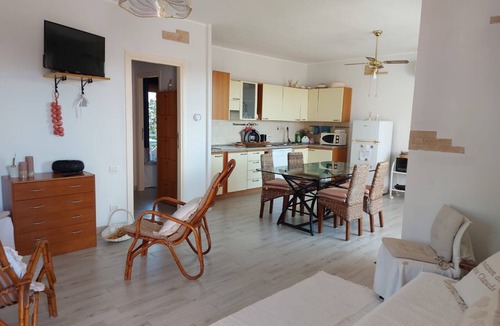 Capitana Apartment | Quiet Holiday Apartment "Casa Dea72" Near the Beach with Air Conditioning & Terrace