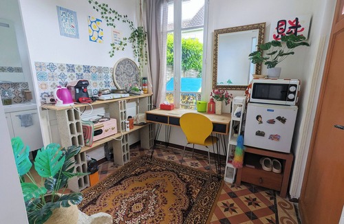 Savigny-sur-Orge Bed & Breakfast | Quiet independent room with private bathroom/WC, garden access, near Paris Orly