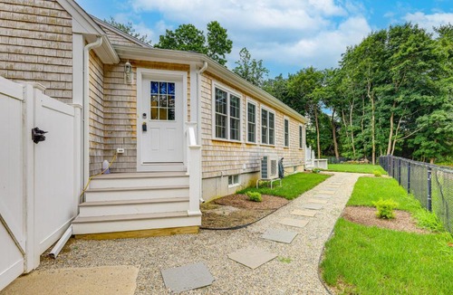 Kingston Apartment | Quiet Kingston Getaway - 3 Mi to Beaches!