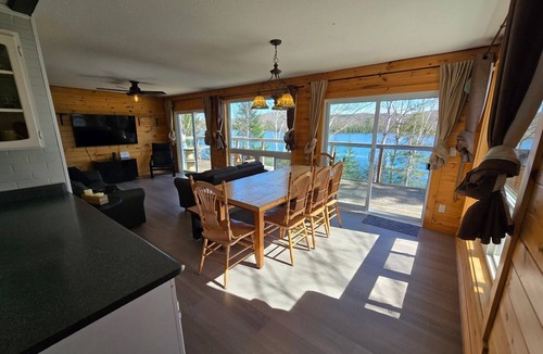 Powassan Cottage | Quiet Lakefront Cottage Retreat | Sleeps 7 | Fishing + Family Getaway