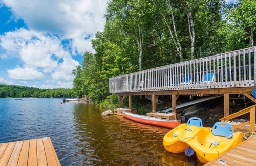 Powassan Cottage | Quiet Lakefront Cottage Retreat | Sleeps 7 | Fishing + Family Getaway