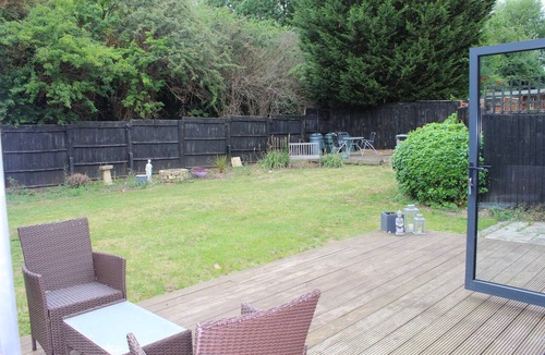 Eastcote House | Quiet location; easy access to London. Good transport links to Heathrow Airport.
