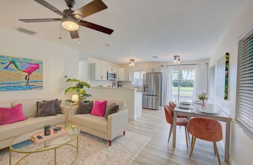 Dunedin Condo | Quiet Location King Beds One Mile To Honeymoon Island 3 Miles 2 Downtown