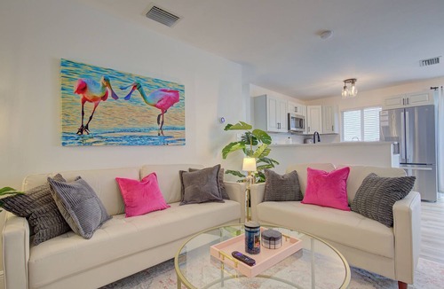 Dunedin Condo | Quiet Location King Beds One Mile To Honeymoon Island 3 Miles 2 Downtown