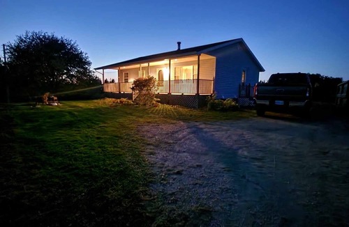 Frankville House | Quiet location - walking trail to the water frontn5G internet Crave tv and HBO