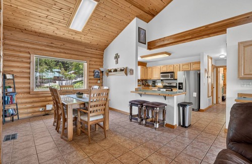 Cloudcroft House | Quiet Log Cabin Retreat Near Trails & Town