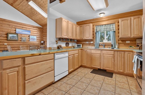 Cloudcroft House | Quiet Log Cabin Retreat Near Trails & Town