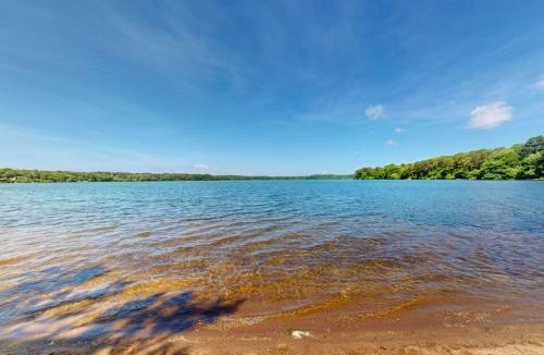Northwest Harwich House | Quiet Long Pond Getaway
