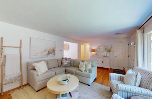 Northwest Harwich House | Quiet Long Pond Getaway