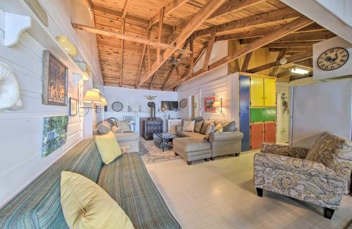 Union House | Quiet & Lovely Lakefront Cottage for Families!