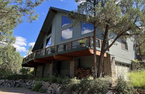 Young Cabin | Quiet Luxury-Tall Pines-3 Bedroom-2.5acres-Sleeps 15-Swim & Fish 5mins to creek!