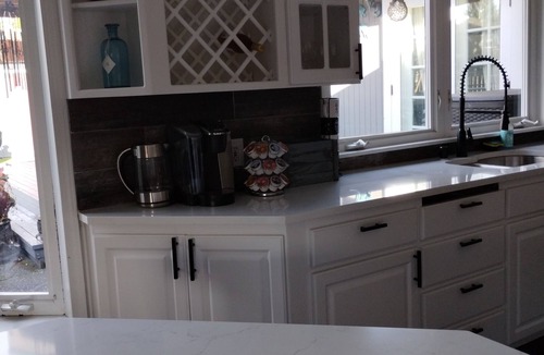 Des Moines House | Quiet Modern Stay Near SeaTac & Hospitals