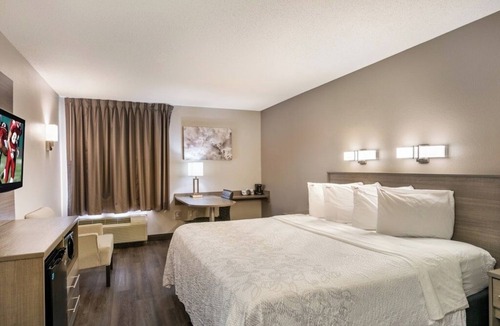 Saugus Hotel | Quiet & Modern Stay Perfect for Exploring Near Peabody Historical Society