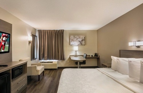 Saugus Hotel | Quiet & Modern Stay Perfect for Exploring Near Peabody Historical Society