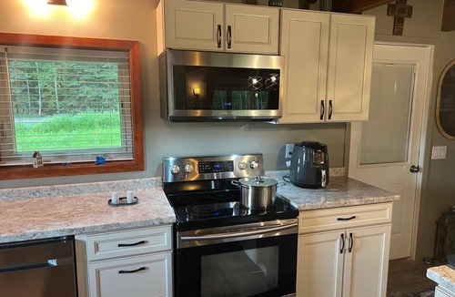 North Pole House | Quiet North Pole Stay Near Fairbanks-2 Private Rooms One Travel Party at a Time