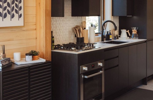 Tofte House | Quiet North Shore getaway with sauna, woods, and modern finishings