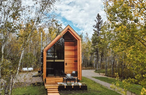 Tofte House | Quiet North Shore getaway with sauna, woods, and modern finishings