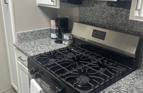Indianapolis Apartment | Quiet NW Indy 1BR Near St. Vincent W/D, Gym, Pool, Free Parking