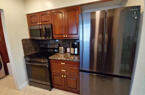 Downtown Hollywood House | Quiet Oasis Steps From Shops with Golf View-CS61