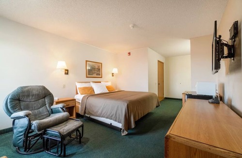 Texhoma Hotel | Quiet & Peaceful Stay! King Room w/Desk – Ideal for Budget Travelers