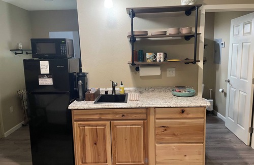 Albany Apartment | Quiet, pet friendly country studio in quaint Albany just minutes from town