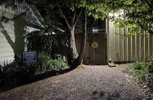 Albany Apartment | Quiet, pet friendly country studio in quaint Albany just minutes from town