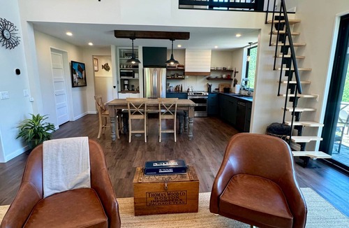 Haywood House | Quiet, Pet-friendly, Mountain Escape Near Wineries & Hiking