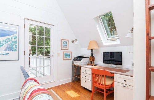 The Pines House | Quiet Pines Escape | Private Pool | BBQ | Beach