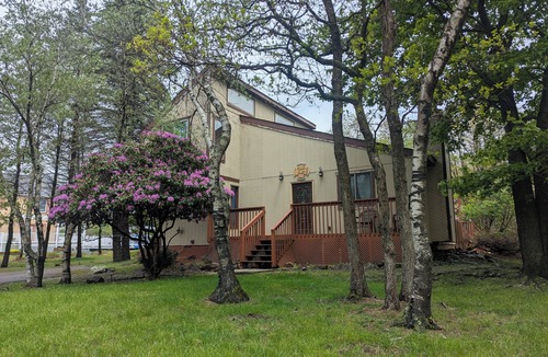 Tunkhannock Township House | Quiet Poconos Chalet with Loft Lounge
