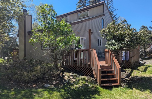 Tunkhannock Township House | Quiet Poconos Chalet with Loft Lounge