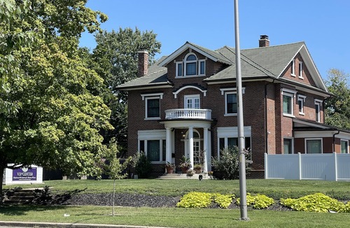 Mapleton/Fall Creek House | QUIET PURPLE PEACE RETREAT CLOSE TO DOWNTOWN INDY – WOMEN ONLY - SAFE & SECURE
