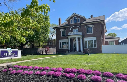 Mapleton/Fall Creek House | QUIET PURPLE PEACE RETREAT CLOSE TO DOWNTOWN INDY – WOMEN ONLY - SAFE & SECURE