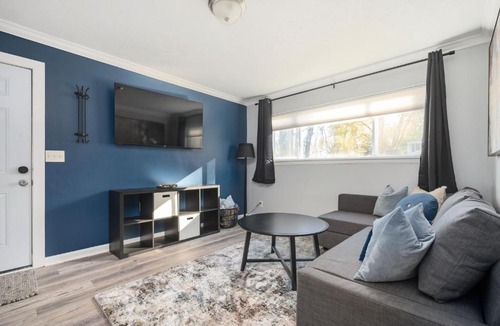 College Park Apartment | Quiet & Quaint apartment, 5 mins to airport and 15 mins to downtown