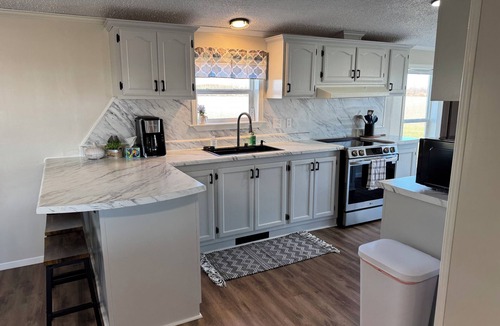 Argyle House | Quiet. Relaxing. 4-bedroom House with AC, Jetted Tub and WiFi.