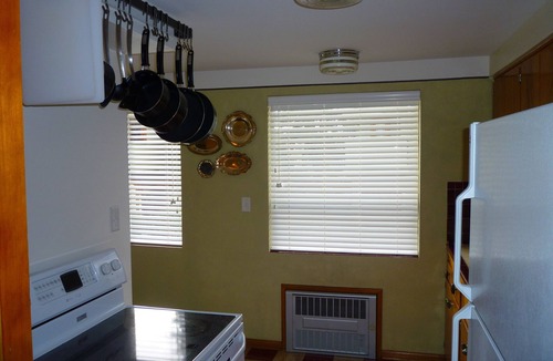 Wallingford Apartment | Quiet Residential Wallingford Neighborhood w/PARKING