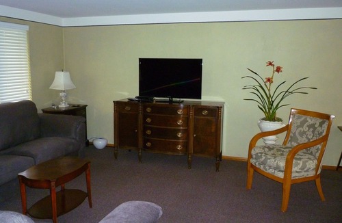 Wallingford Apartment | Quiet Residential Wallingford Neighborhood w/PARKING
