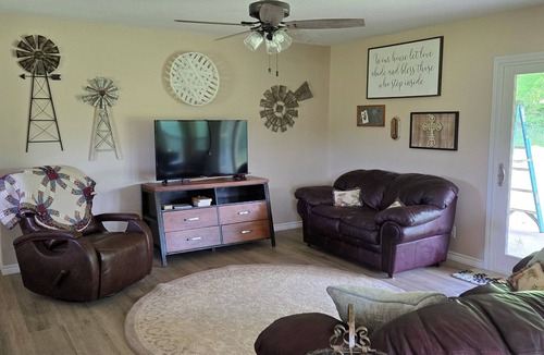 Mount Vernon House | Quiet retreat, perfect for unwinding with fishing to enjoy the scenic outdoors.