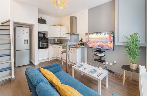 Lille Centre Ville Bed & Breakfast | Quiet room in shared house - Lille
