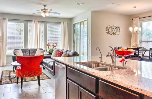 Rosenberg House | Quiet Rosenberg Home w/ Yard < 4 Mi to Dtwn