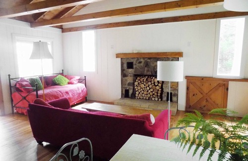 New Marlborough Cottage | Quiet rustic cottage with shared lake access