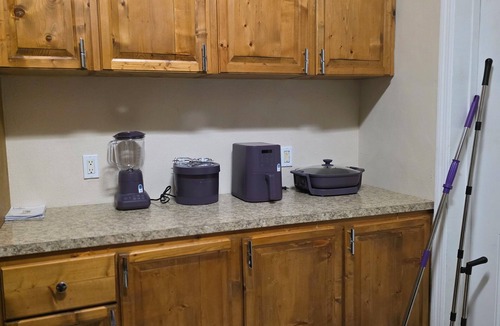 Marsh Harbour Apartment | Quiet/Safe 2BR Retreat in Abaco! Washer/Dryer, Secure Entry, Fast WiFi + Parking