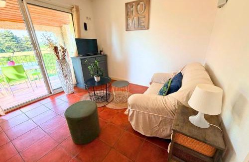 Sainte-Cecile-les-Vignes Apartment | Quiet, shared pool, secure residence, view, free parking