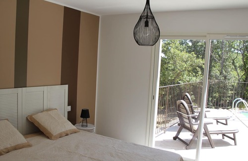 La Roque-sur-Pernes Villa | Quiet spacious villa, bright, sunny, private pool overlooking the ventoux