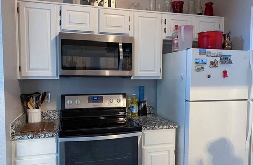 Lake Highlands Condo | Quiet & Spacious 2-BR, 1-car garage