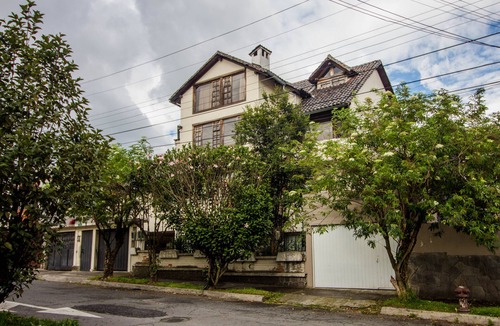 Belisario Quevedo Apartment | Quiet, spacious and quiet apartment in Quito