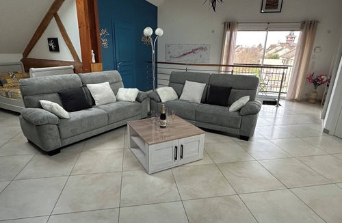 Vignoles Apartment | Quiet, spacious, bright apartment in a pretty village 5 kms from Beaune