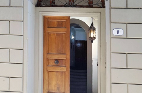 San Niccolo Apartment | Quiet Spacious Central Ancient Apt, FASTwifi AC Elevator, steps from major sites