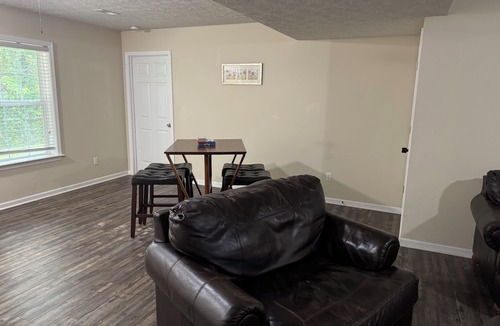 St. Robert House | Quiet Spacious Home in the Woods 10 minutes from FLW visitors center.